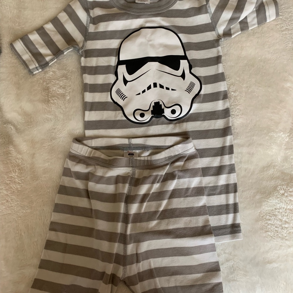 hanna Andersson Pajama Set (shorts and tshirt). Size 130 (8)